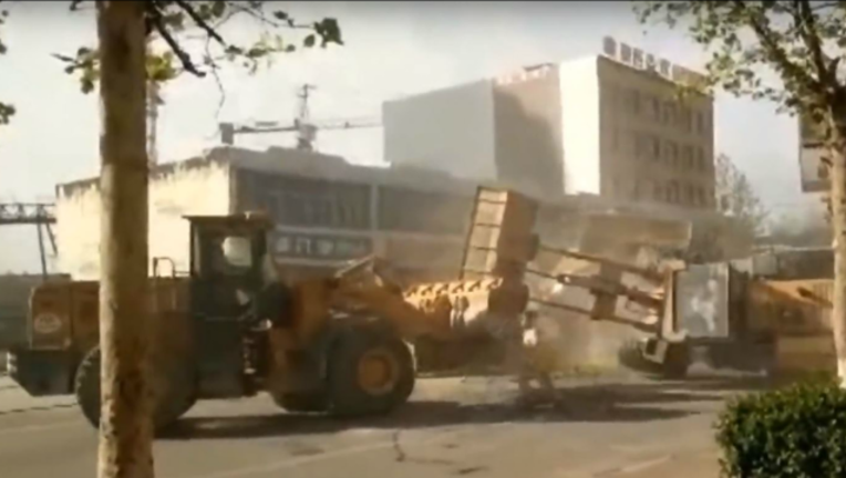 147b30b1-bulldozers-bash1_1461071974653.png