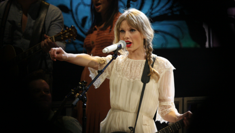 taylor-swift_1482853367678.png