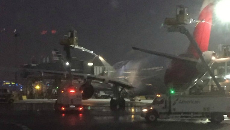 1eab0b48-Deicing at OHare photo taken by anchor Natalie Bomke