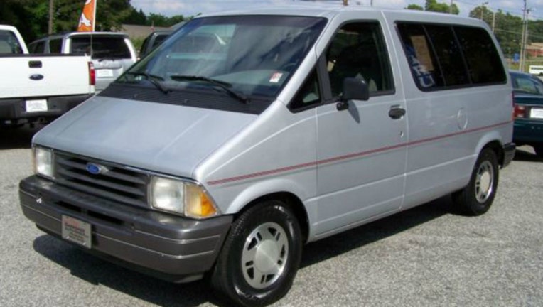 2e0fb131-The man who attempted to kidnap a toddler from Fish Lake in Northwest Indiana was driving a van like this