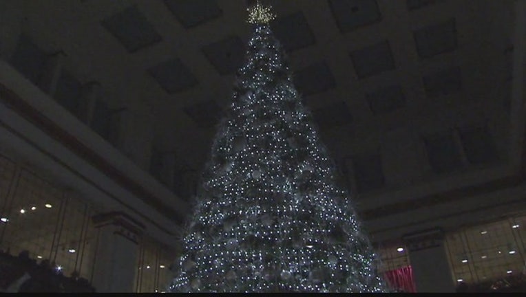 332d1ef3-macys-tree_1446226596521.jpg