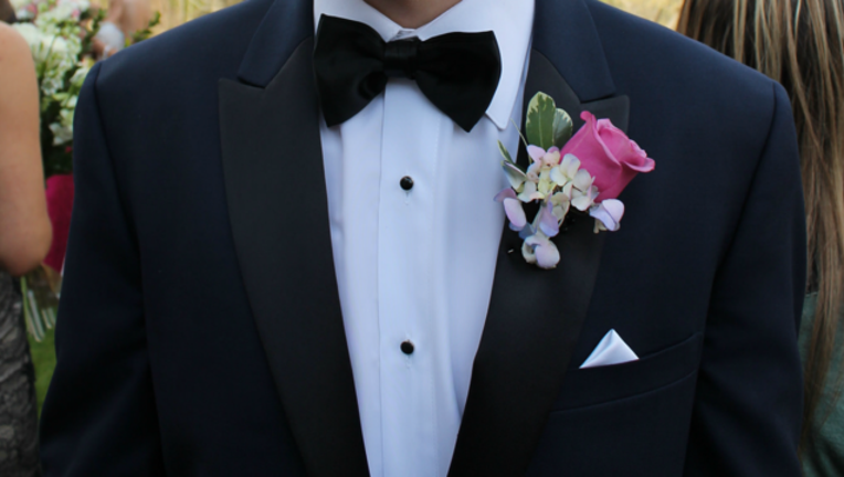 41709b81-prom-suit_1462668246833.png