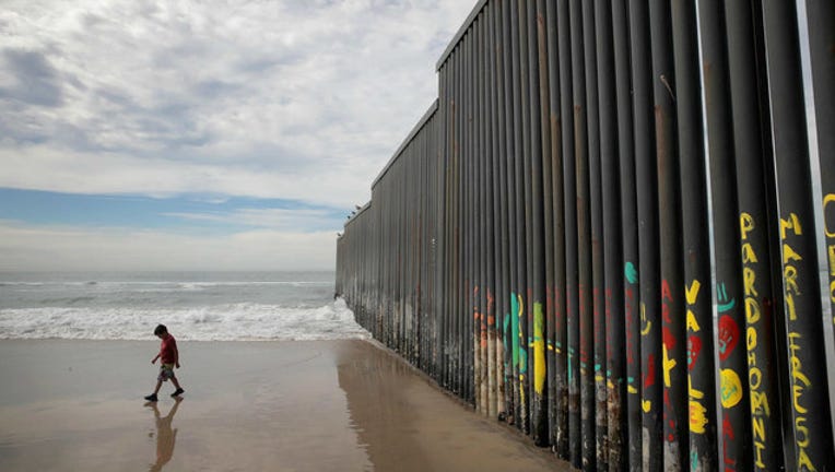 GETTY-mexico-border-wall_1549382786991.jpg