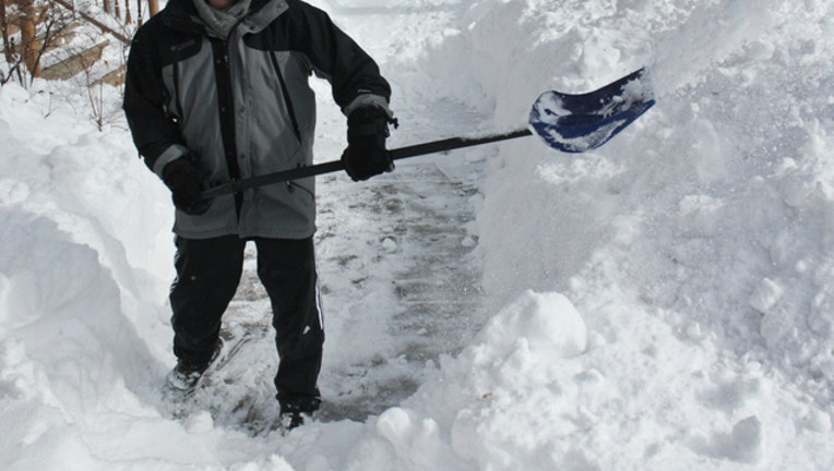 shovel snow_1481943640146.jpg