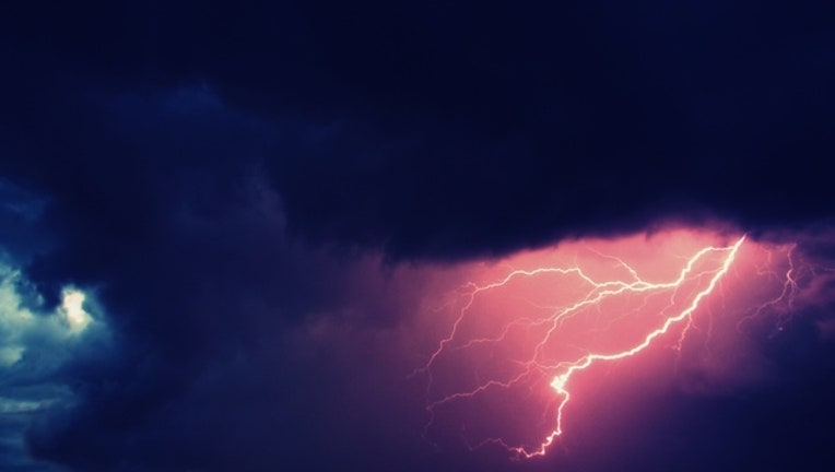 4cb07145-lightning_1461685059712.jpg