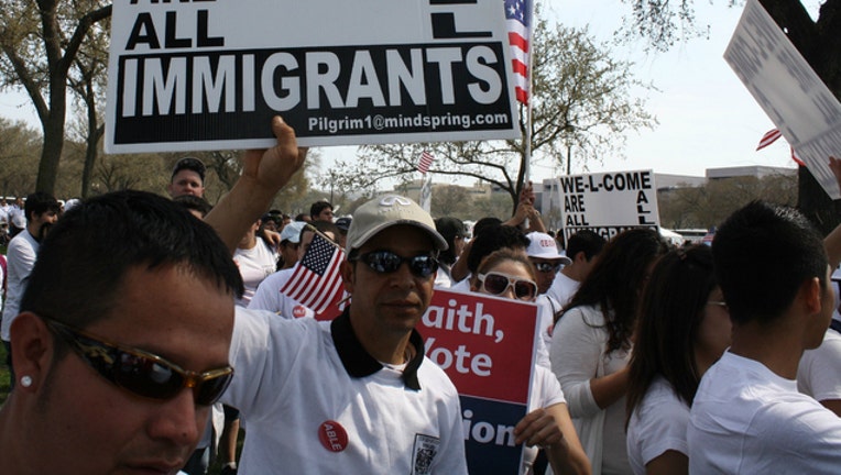 4e6c91ee-immigrants-yo_1462386382604.jpg
