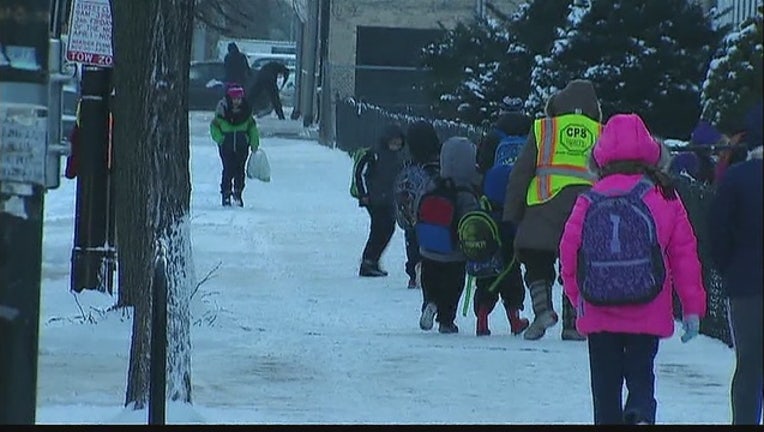 569dd9f2-Chicagoans_to_face_bitter_cold_temps_Tue_0_20160112183640