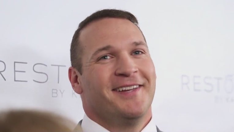 57495641-brian-urlacher_1486470258276.jpg