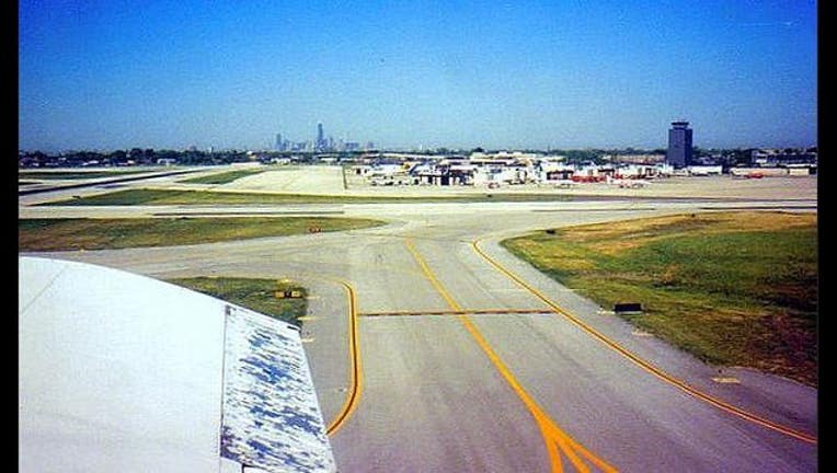 5ce0d31f-midway-airport-runway