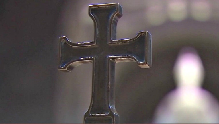 5f017ce4-cross_1534387509282.jpg