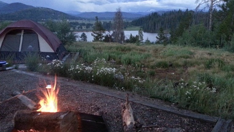 617d0f04-Camping stock photo by trickofthelight via Flickr
