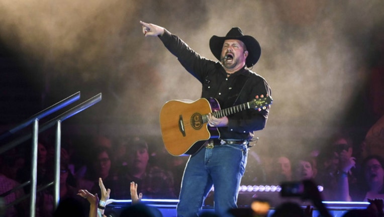 6363cdf4-GETTY garth brooks_1562637940004.jpg.jpg