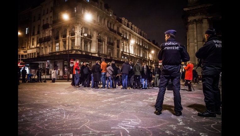 6b7a9f33-032216_Police_and_crowds_at_Bourse_de_Bruxelles_Brussels_Belgium_6_1458728643319-401720.jpg