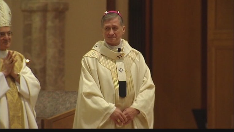 Archbishop_Blase_Cupich_receives_pallium_0_20150824035850