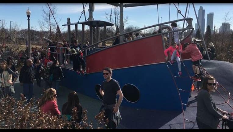 Parents and kids pack Maggie Daley Park in Chicago - Photo courtesy Demond Miller via Fresco News