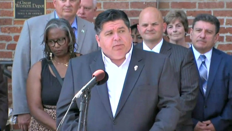 72d1ed82-pritzker construction bill signing_1561763588421.jpg.jpg