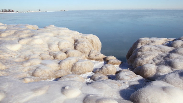 lakemichigansnowice.jpg