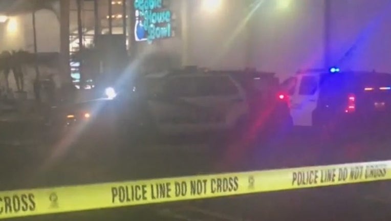 7531b19c-CHAT BOWLING ALLEY SHOOT_00.00.19.04_1546714173907.png-405538.jpg