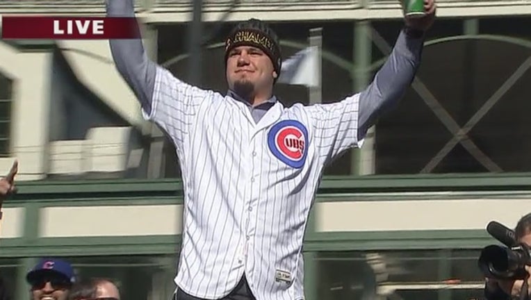 kyle-schwarber-parade_1478279117778.jpg