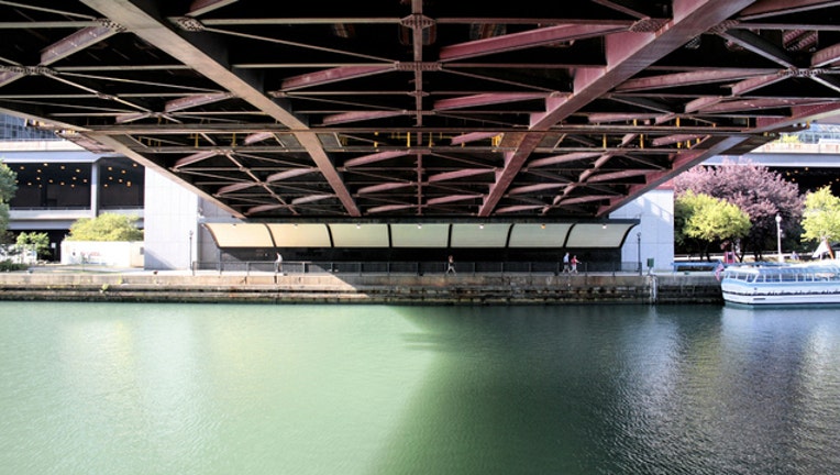 columbus-drive-bridge-chicago-river_1470399484109.jpg