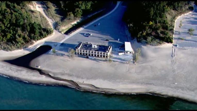 924e8f23-The beachfront pavillion at the Indiana Dunes where alcohol sales are being considered