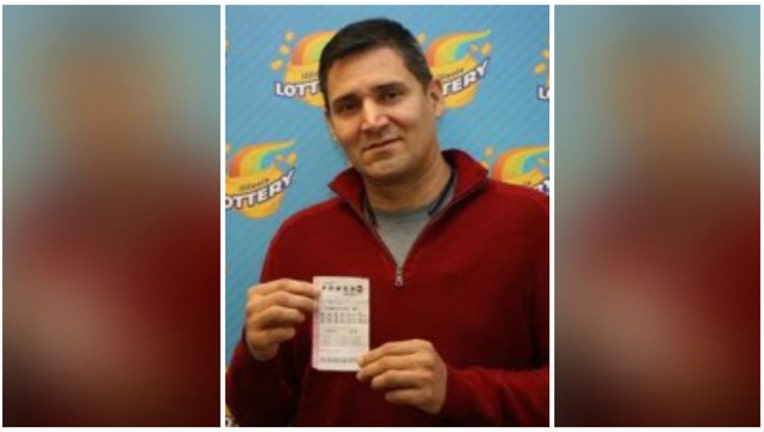 960b9003-Cesar Pineda was carrying around a Powerball ticket worth $50,000 and he did not know it