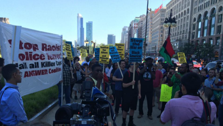 96ca2088-;chicago-protests_1468112367563.png