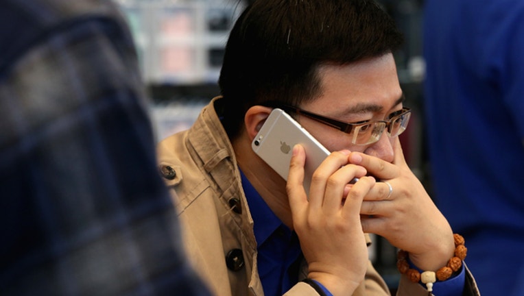 GETTY-talking-on-iphone_1539364198857.jpg