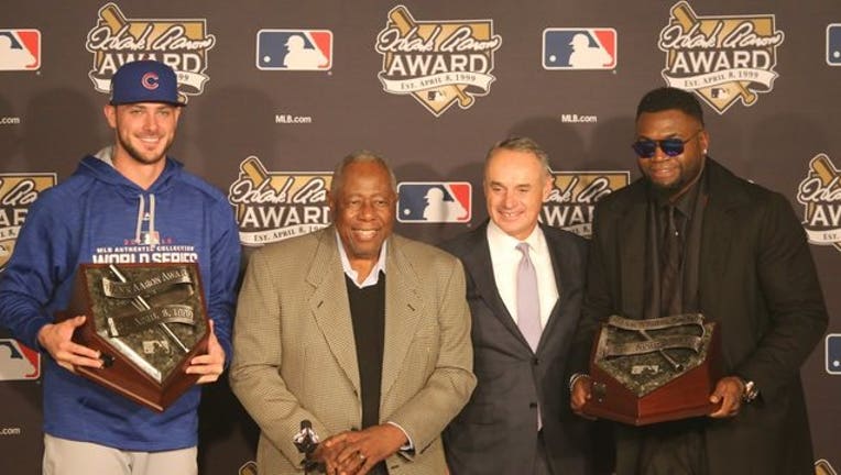 a383dc5b-kris-bryant-david-ortiz-hank-aaron-award_1477525375593.jpg