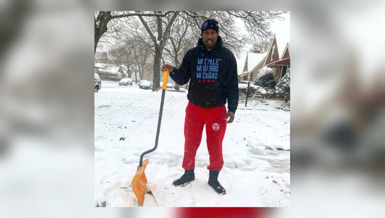 a5833bbb-Shoveling Sidewalks in Chicago