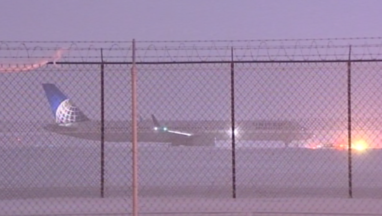 bef98c70-plane-off-runway-ohare-121816_1482071528303.png