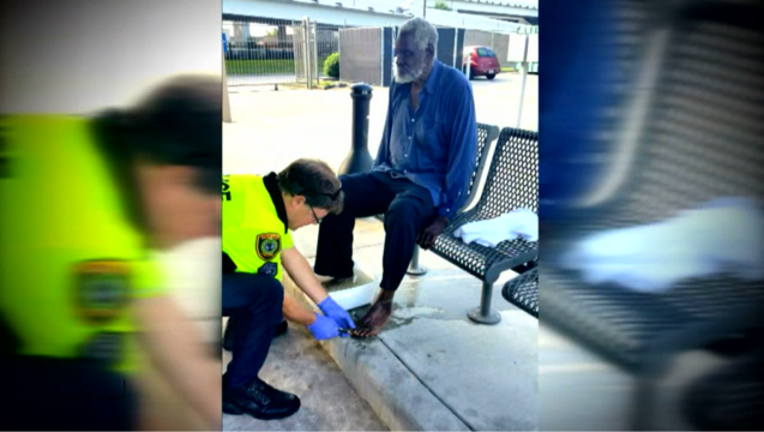 cop-washes-feet_1469377081637.png