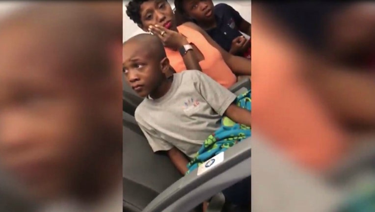 c15f55da-Family claims that JetBlue kicked them off a plane after a disagreement over where to store a birthday cake