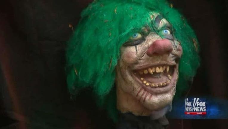 694940094001_5159692513001_What-is-with-the--creepy-clown--media-craze_1476185192312.jpg