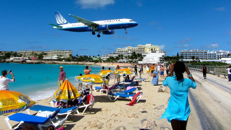 da3f8b0b-plane-st-maarten-saint-martin_1499969662784.jpg