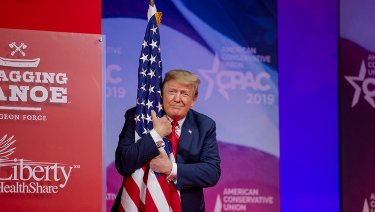trump flag getty-401385