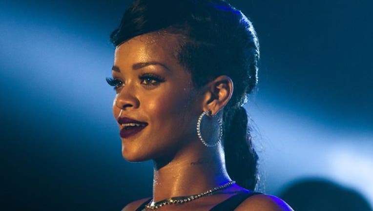 Bartender Rihanna : Check out the hottest fashion, photos, movies and ...