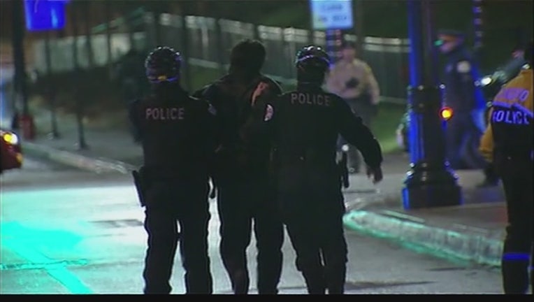 e66d8cd2-Chicago_protests_continue___Shoot_me_16__0_20151126043515