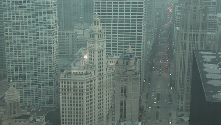 fog-advisory-chicago-wrigley-building