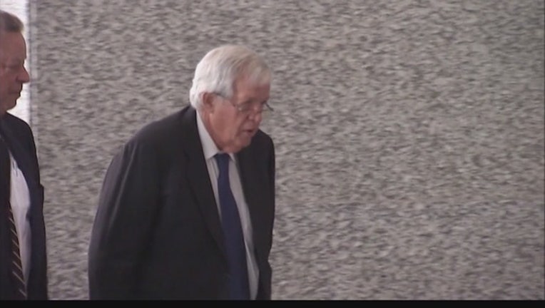 Hastert_poised_to_plead_guilty_to_protec_0_20151028112808