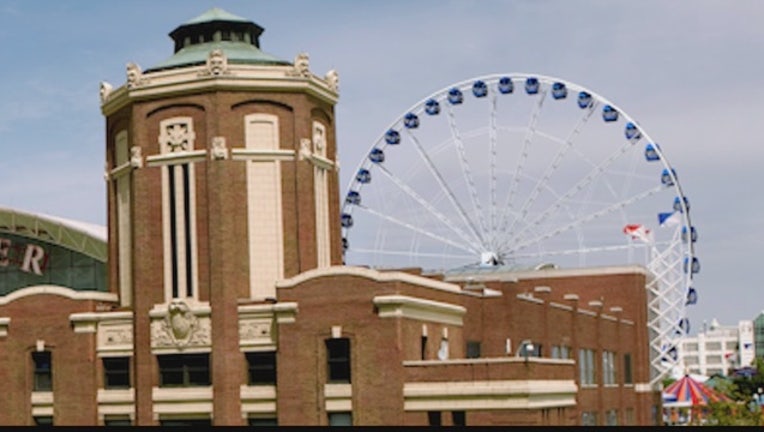 f7f2a2b9-Navy_Pier_Ferris_wheel_takes_its_final_s_1_20150928031449