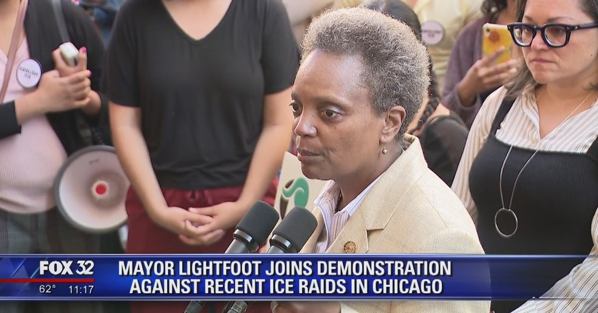 Mayor joins demonstration against recent ICE raids in Chicago | FOX 32 ...