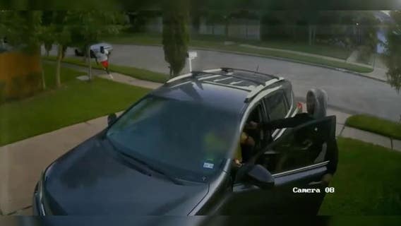 Man carjacked at gunpoint in Houston; police search for suspects