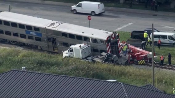 SouthWest Service Metra train hits semi, derails in rail yard