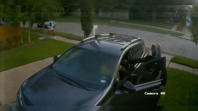 Man carjacked at gunpoint in Houston; police search for suspects