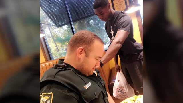 Photo of young man praying over Florida deputy goes viral