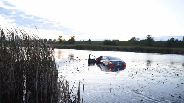 Woman escapes vehicle after it plunges into Aurora retention pond
