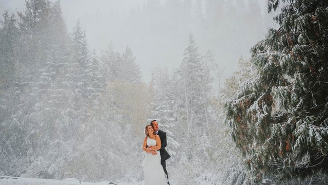 Surprise snowstorm takes over Arizona couple's fall wedding in Washington