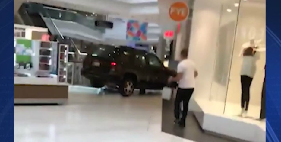 clarks woodfield mall