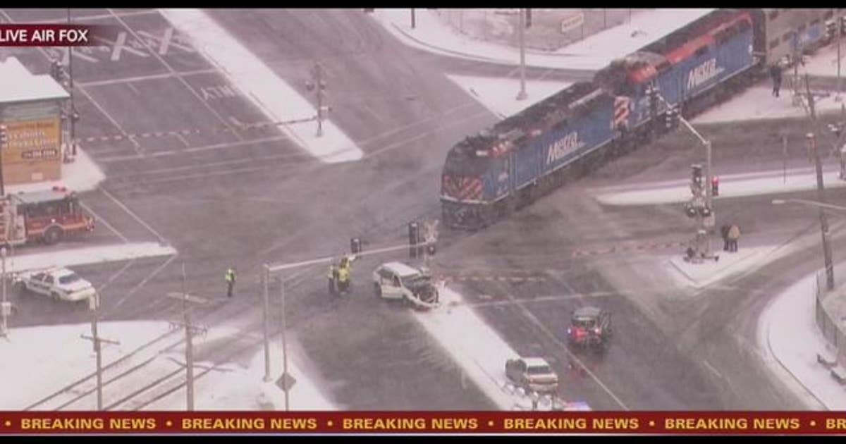 Woman hurt after Metra train strikes SUV in Hometown | FOX 32 Chicago